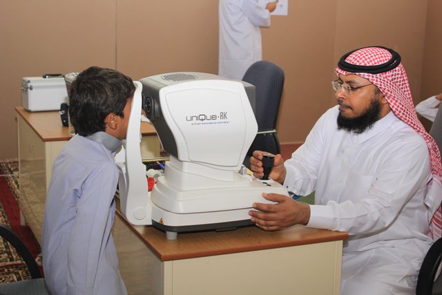 EMC_KSA's tweet photo. بالتعاون مع جمعية زمزم بالقنفذة تم تدشين مشروع #رؤية للكشف عن ضعف النظر للطلاب
 https://t.co/niDT22y2fT 
@zmzm290 https://t.co/fTY13CZnYY