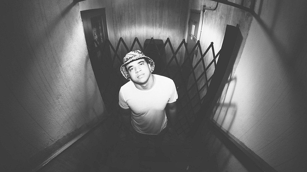 EricDupree_'s tweet image. The face I make when you say you're not sure if your coming tonight.. COME TURN UP WITH ME AT THE ROCK. #FlyAmerica