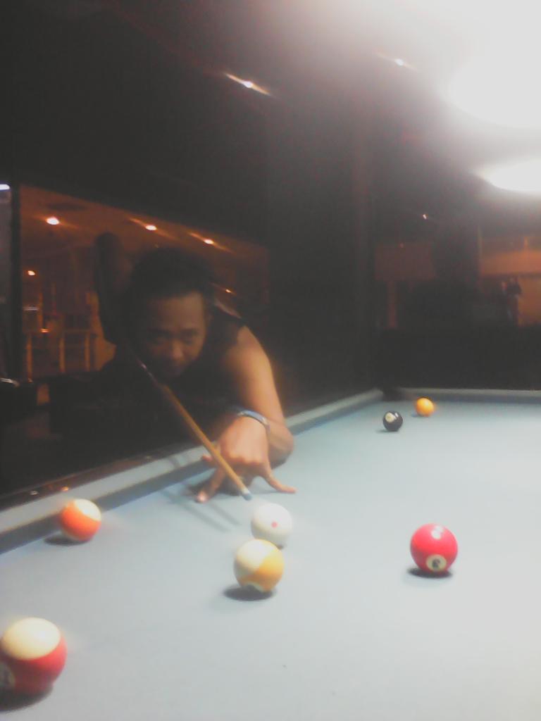 ChupsGazzpoll's tweet photo. NYODOK BIAR GA GALAU!!! tenangkan dengan BEER se POCI gede w/kakak kakak dan may bespren @ShootersBilyard @Lcksquare https://t.co/JrbSERg4Vr