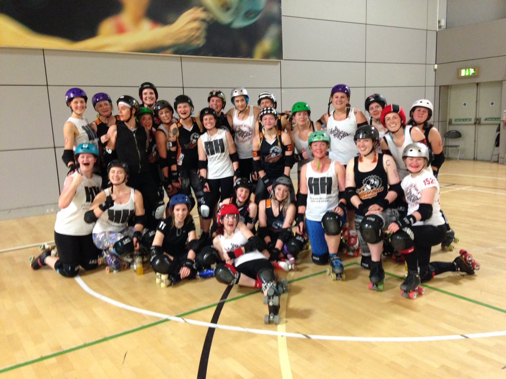 shefrollerderby's tweet photo. Sunday scrimmage! Thanks @LeedsRollerDoll and @HallamHellcats for coming to play! All the teamwork! https://t.co/8KuHHJ9RjM