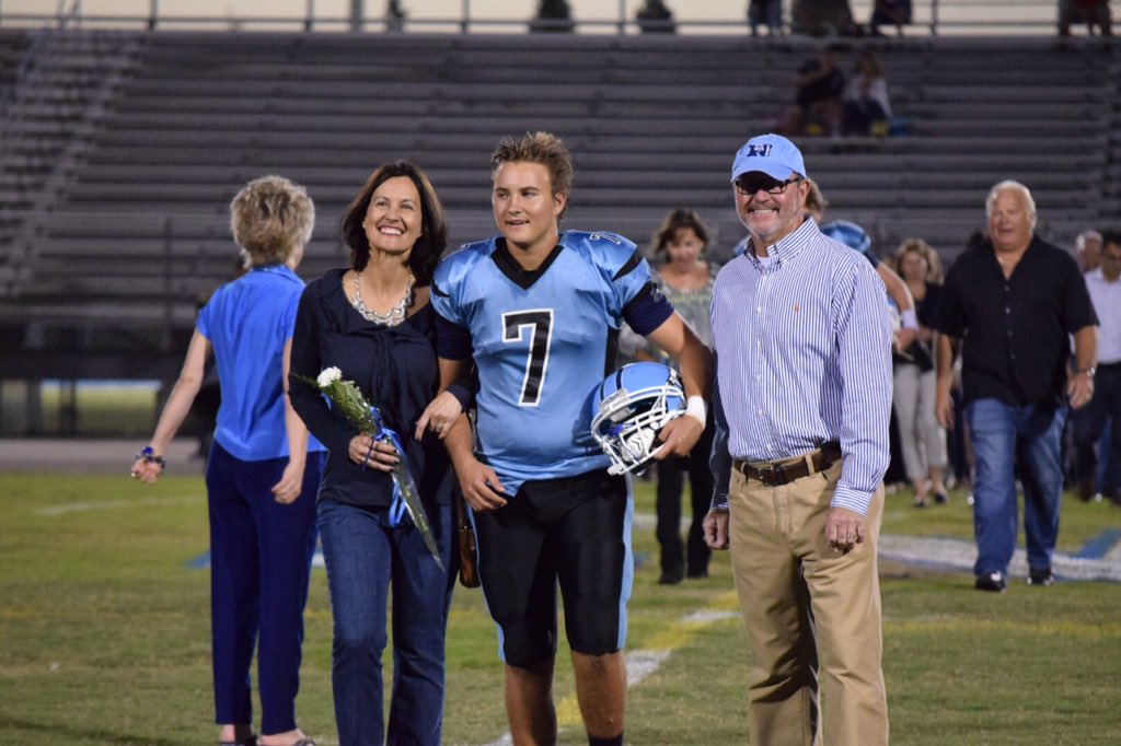 DawnGutsche's tweet photo. Senior Night was great! Proud momma!❤️ https://t.co/FiPYr0oYRi
