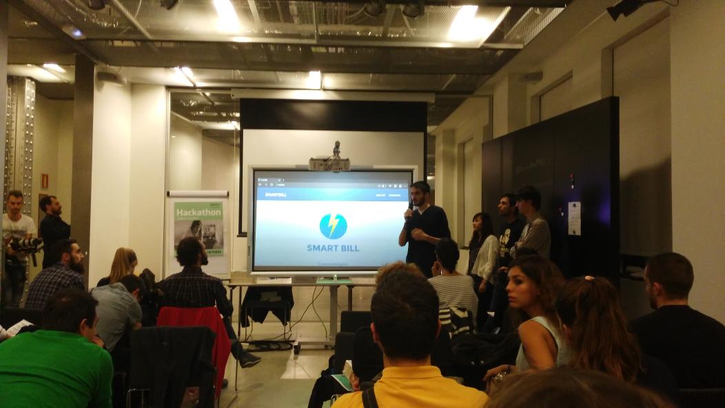 fundacionTef's tweet photo. "Ahorra, controla, decide", 'Smart Bill' permite gestionar el consumo de los dispositivos (E.Naranja) #HackathonMAD https://t.co/PoRqFw8wtD