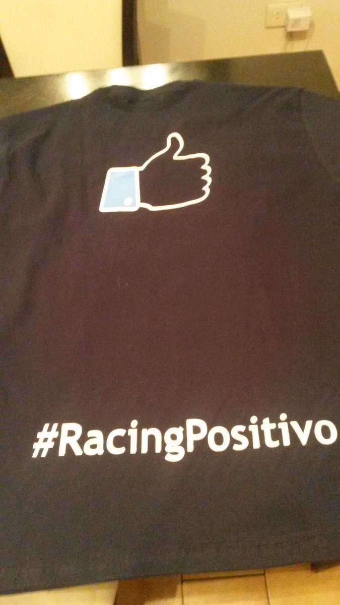RacingPositivo's tweet photo. El sábado despedimos al Campeón en el Cilindro; vamos a sortear está remera. #RacingPositivo. Dale RT. https://t.co/Pvyo3U34Ib