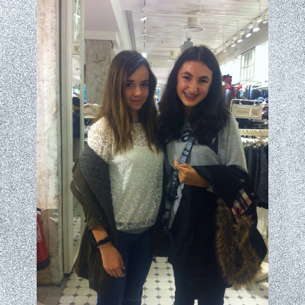 fergo68's tweet photo. Ayer me encontre a @MarinitaOrta en stradivarius😂👏 https://t.co/P6xhZyQcO2