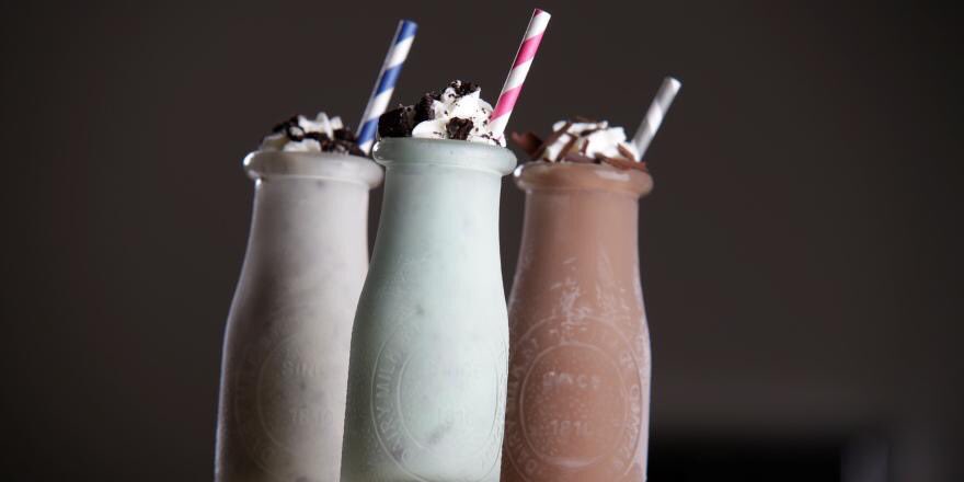 Outback's tweet photo. They look as good as they taste #MiniMilkshakes https://t.co/OU2sh9SNaG