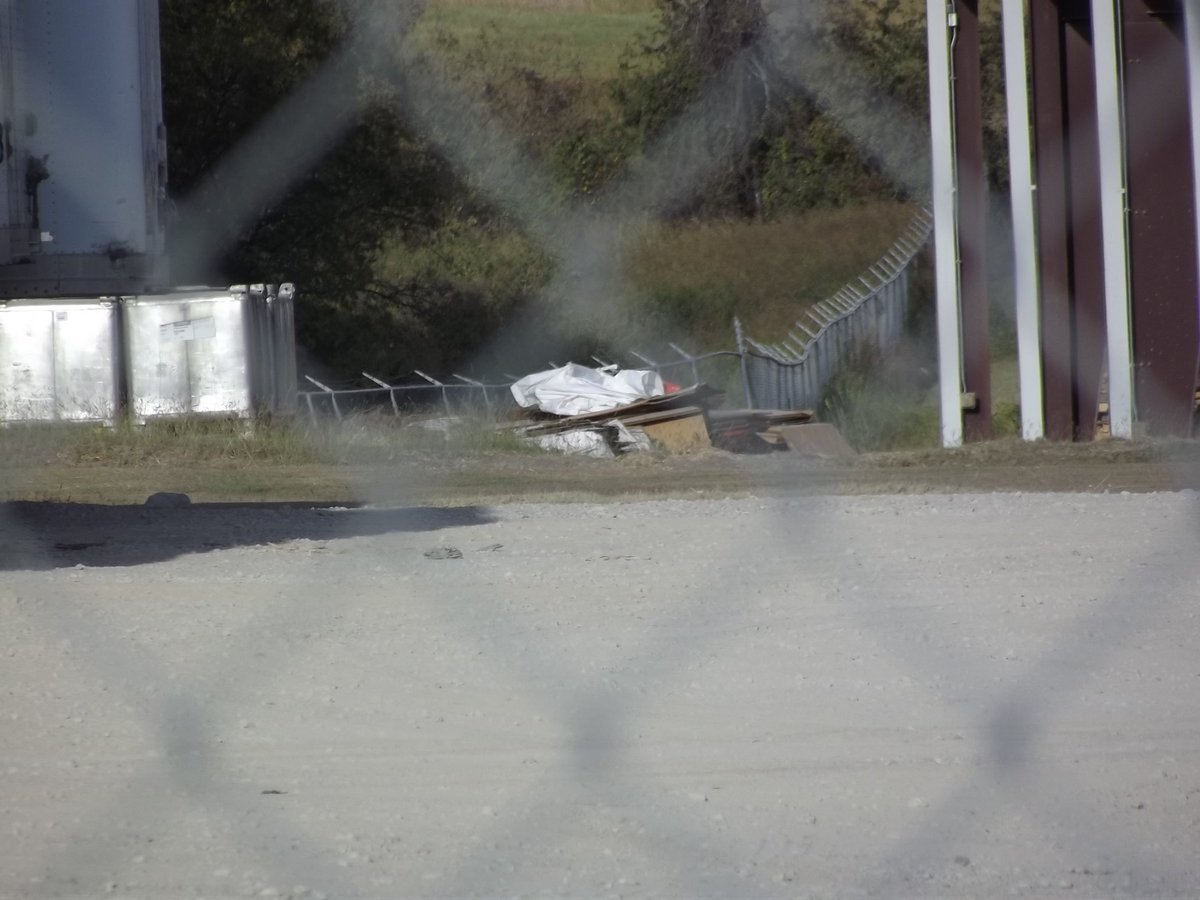 FreedomTexasMom's tweet photo. What ya dumping in my backyard? 
We videoed ur guys
#NASDAQ #SRCL #Biohazardous #Biomedical #Stericycle #rt https://t.co/sVRKNNahsh