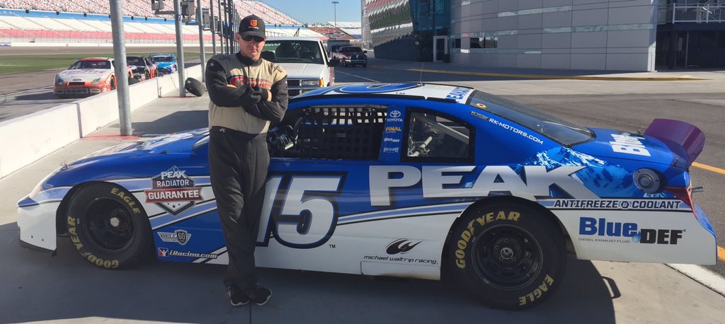 ProdigalSports's tweet photo. @peakauto @TalladegaSuperS @MWRteam the better question is who wore it better? @ClintBowyer or @Batesoutdoors https://t.co/1m9acMq5jt