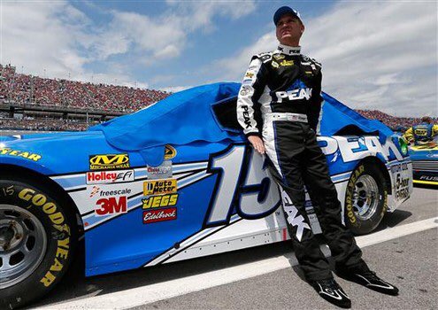 ProdigalSports's tweet photo. @peakauto @TalladegaSuperS @MWRteam the better question is who wore it better? @ClintBowyer or @Batesoutdoors https://t.co/1m9acMq5jt