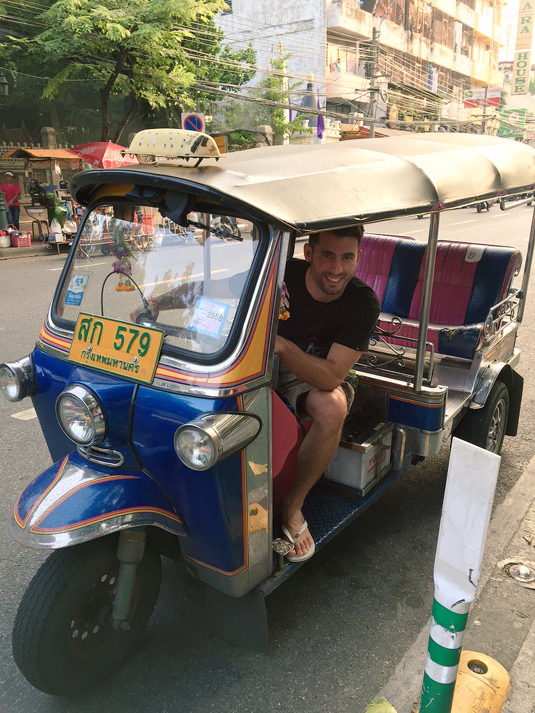 pechito37's tweet photo. Yo mientras tanto, desde Tailandia... Ya esperando que empiece la actividad del @FIA_WTCC #enbuscadelBi https://t.co/HjfBJNb287