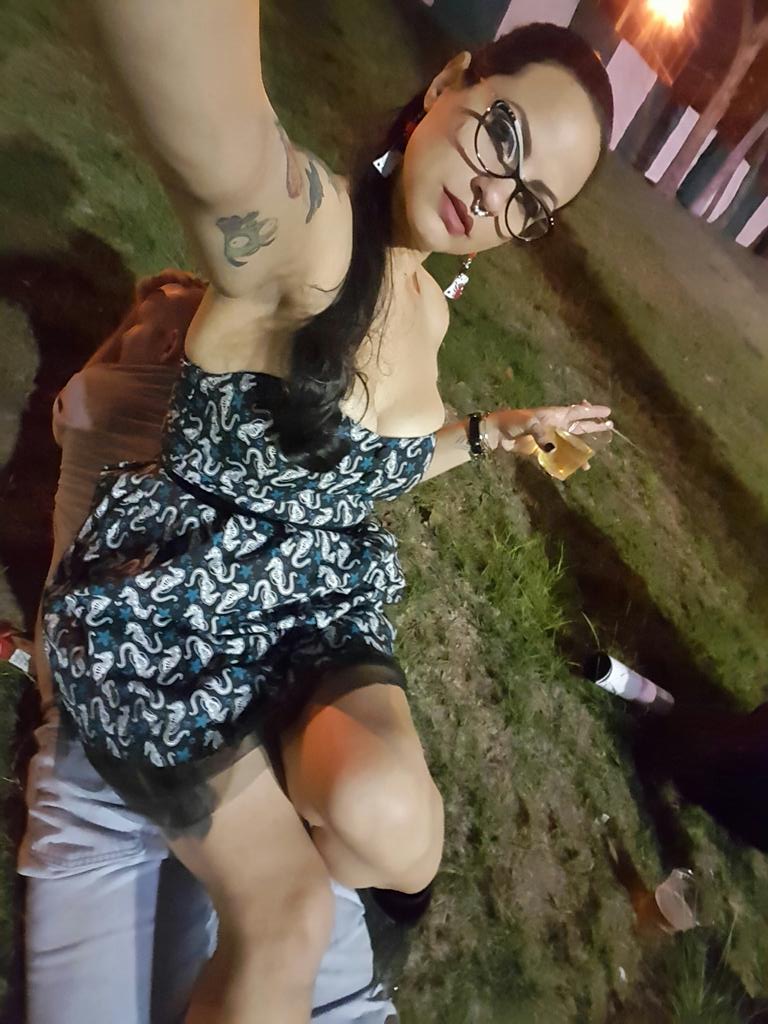 MsBettieBondage's tweet photo. Yea so I don't sit on wet grass &amp; @AlphaSubMan is a comfy seat #FemDom #lifestyle #ZombieWalk #Mistress #LongBeach https://t.co/KIaZ14I11p
