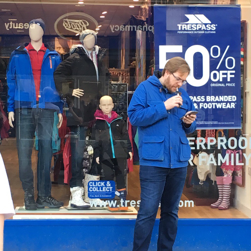 joe_weller_'s tweet image. Klopp spotted doing all he can to prepare his Liverpool team for this winter...