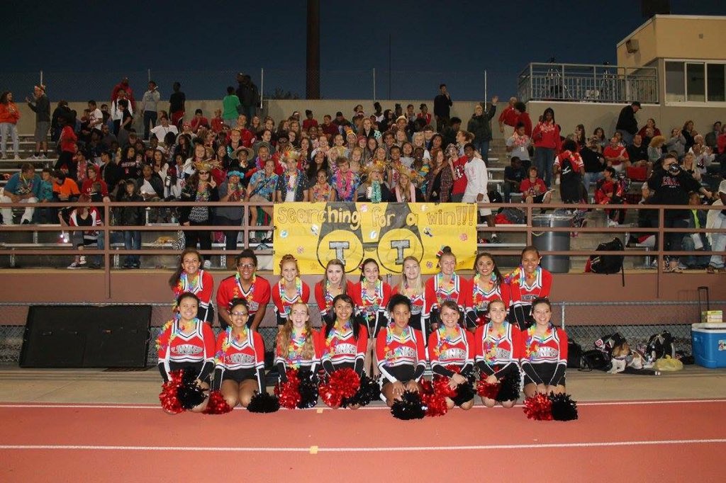 mackenz1e_h's tweet photo. I'm sure gonna miss this.. ⛓❤️ #StudentSectionGoals https://t.co/wpXJKYJviC