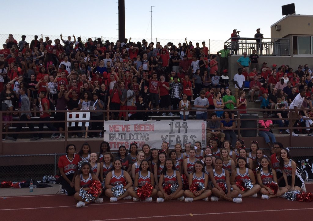 mackenz1e_h's tweet photo. I'm sure gonna miss this.. ⛓❤️ #StudentSectionGoals https://t.co/wpXJKYJviC