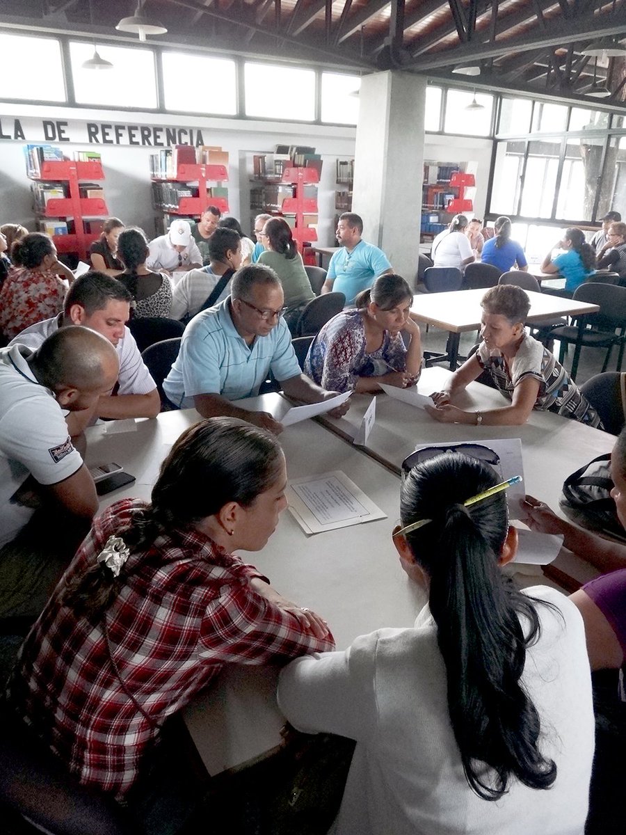 NoticiasMgta's tweet photo. Discutida nueva Ley del Servicio Bibliotecario en #NuevaEsparta. #MaduroFirmaXLaPaz https://t.co/MEabaYnJrF  https://t.co/HVXdJ2xTQl