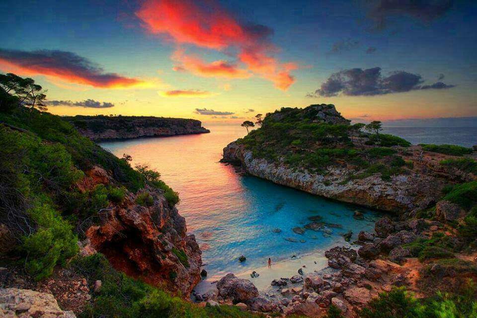 taplingospain's tweet photo. A great day to see Caló des moro, one of Mallorca's most famous beaches.
#taplingo #spanishimmersion #mallorca https://t.co/fLluzf154F