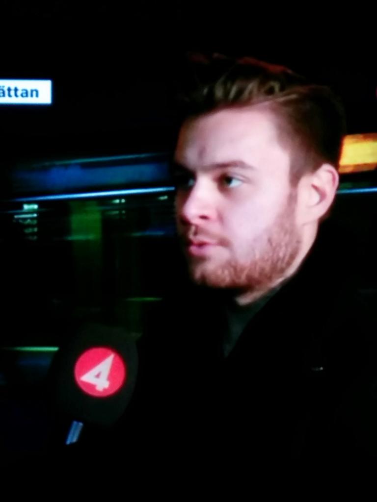 SimonONilsson's tweet photo. Gamla vännen @mashall000 i intervju om skolmorden i Trollhättan, väl talat och bra initiativ de senaste dagarna! https://t.co/Eys5wwxhAB