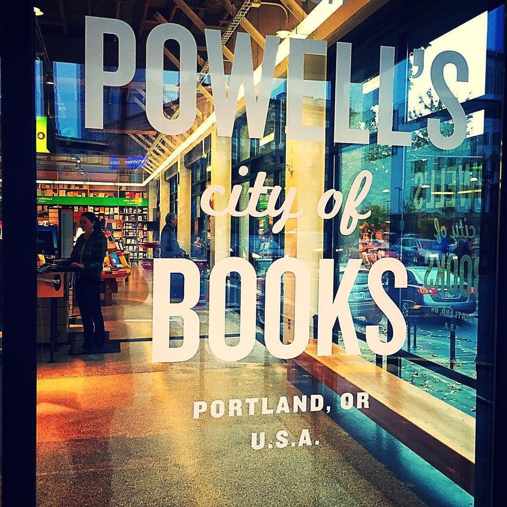 Got lost in books for a bit, if only I had space to get all the fantasy books... #powells … ift.tt/1GqJbqC