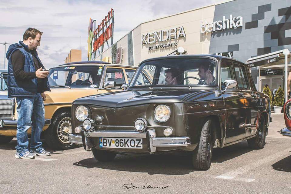 Easternbloccars's tweet photo. #Dacia #Renault #cars #classiccars this is a classic Romanian built Dacia 1100 from 1968-71 based of the Renault 8 https://t.co/VKSPm2OW0a
