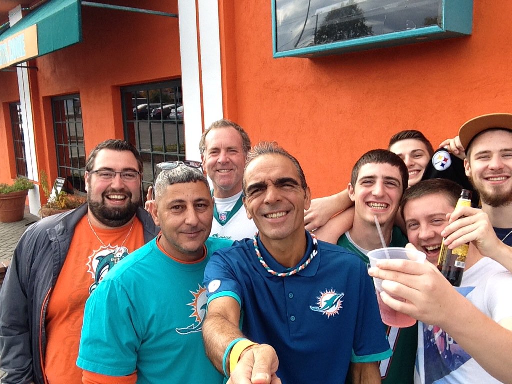 miami13mike's tweet photo. Gameday @miami13mike 🐬🏈🌴🏄 https://t.co/Y3VJHHCrVo