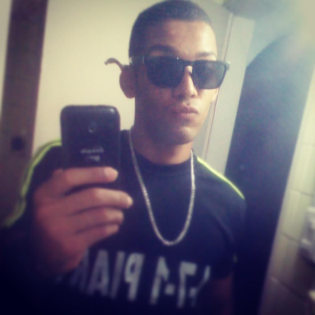 ChuZheL_OficiaL's tweet photo. Aqui de salida.
#FelizDomingo
#followforfllow https://t.co/aRnCLfblON