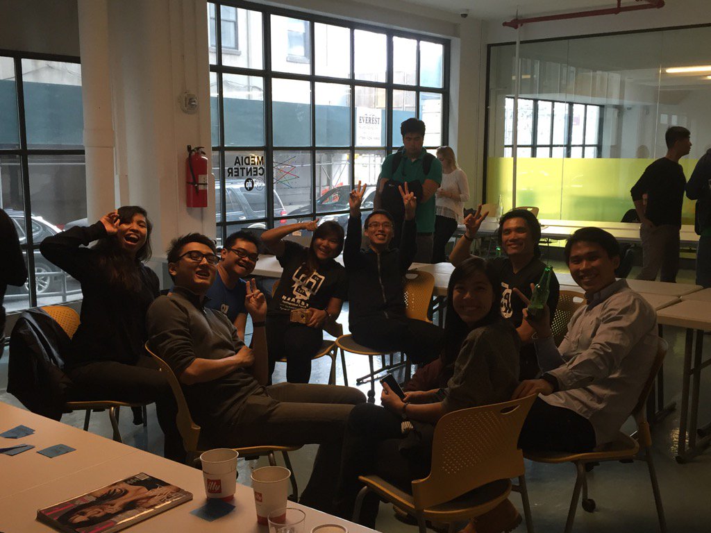 RahelJhirad's tweet photo. #HearstHack2015 chillin' waiting ... The contingent from Singapore https://t.co/tkMnTgABH4