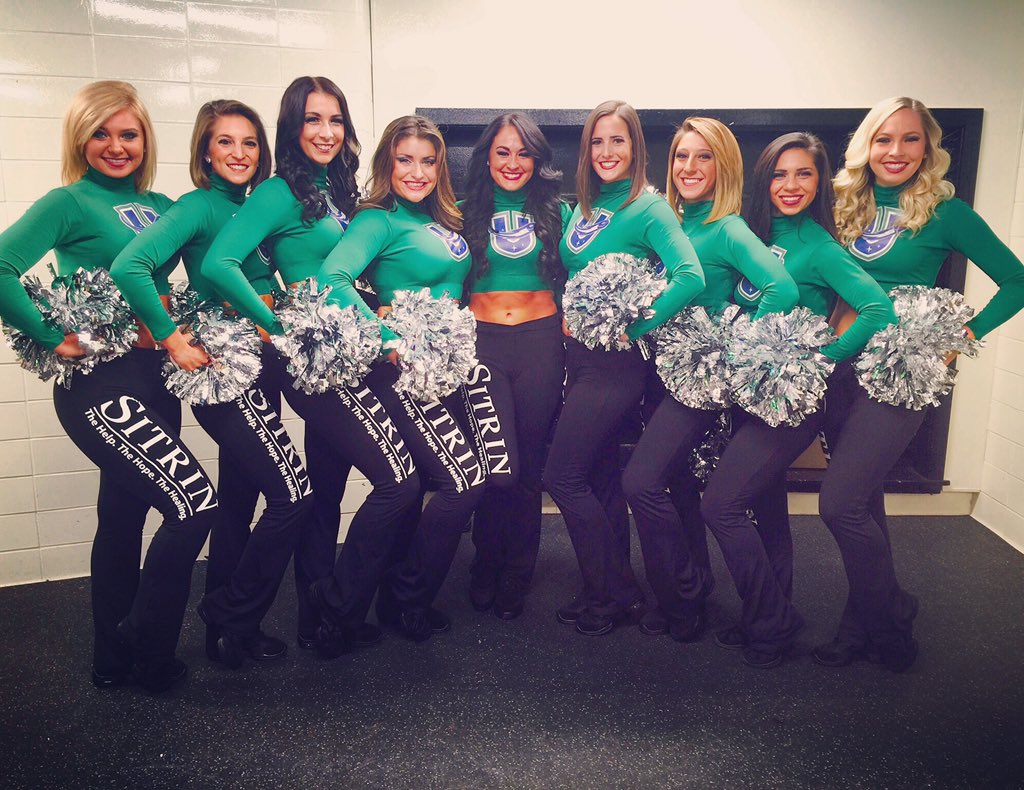 sammmm_leigh's tweet photo. Felt good to be back at it for the night 💙💚 #comettes #uticacomets #crushedthecrunch https://t.co/WsEsCDglJN