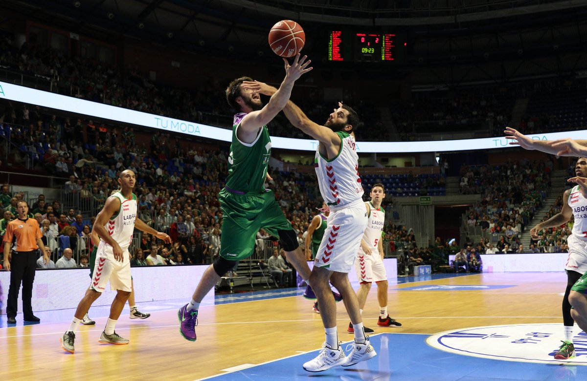 Baskonia's tweet photo. TRIIIIPLE BLAAZIC!!!!
FINAL FINAL!! ¡66-74! La tercera está aquí tras un meritorio triunfo en el Carpena.
¡Enormes! https://t.co/n2APdnifV7