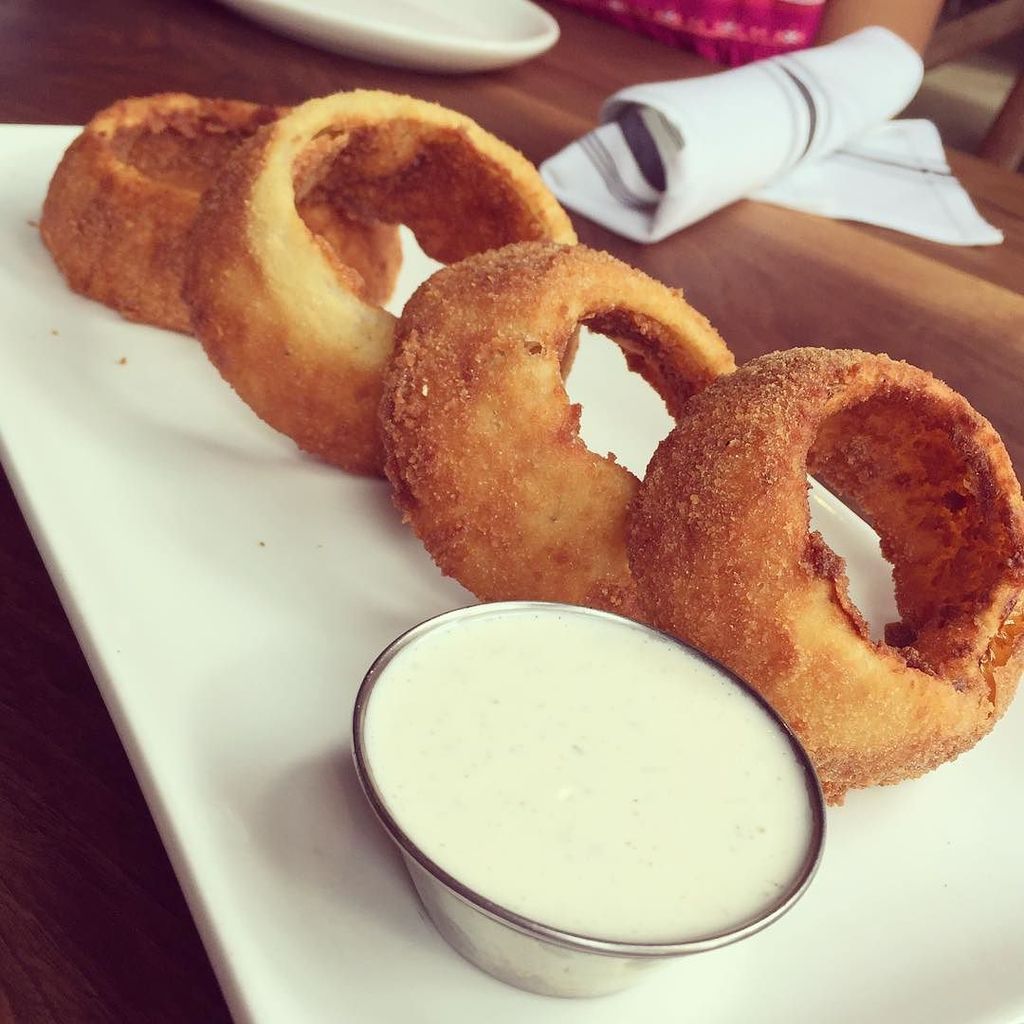 Mmmmm...onion rings! #WoodlandHills #Eureka #TheVillageAtWestfieldTopanga ift.tt/1OPAKaT