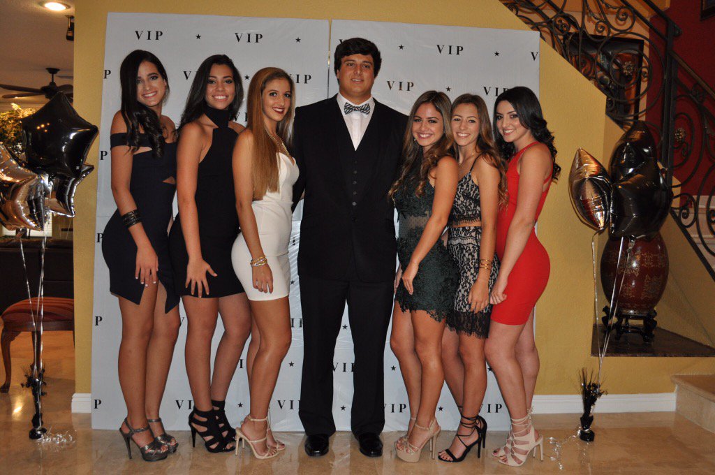 silos0phy's tweet image. t'was a legendary night #seniorhoco ❤️