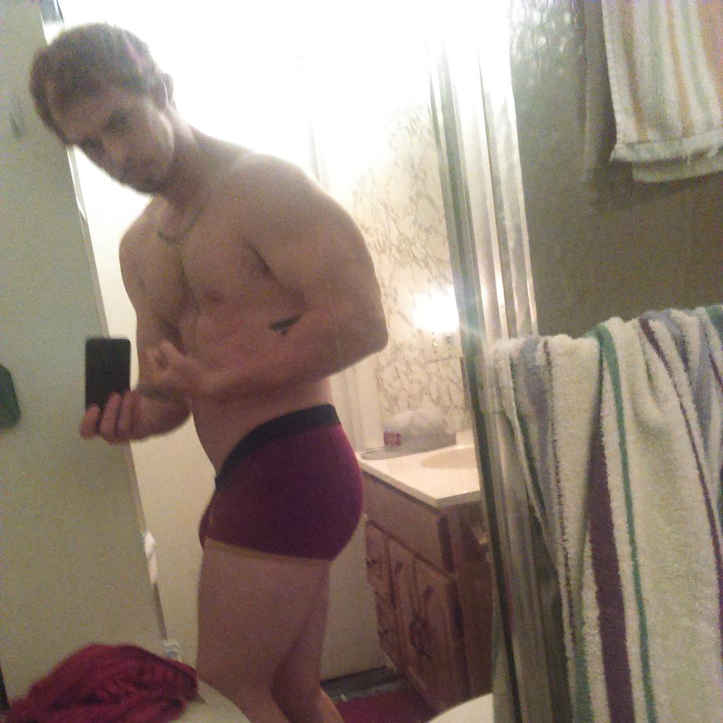 tommy4244buff2's tweet photo. #bodybuilding #fitness#gymlife #BeastMode #GymRat #like https://t.co/ILEhfp2nnE
