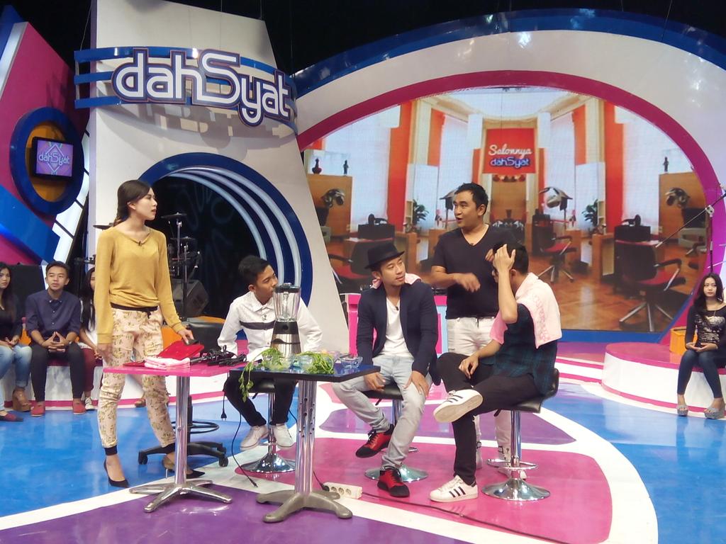 dahSyatMusik's tweet photo. Ternyata lagi ngomongin masalah pertumbuhan rambut nih.. #DahsyatWali_RCTI https://t.co/9WZO1Kh4vU