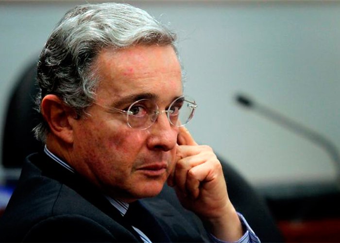 Las2Orillas's tweet photo. Uribe derrotado en su propio patio | https://t.co/q9KgUNwgxi https://t.co/jRjsd30hYe