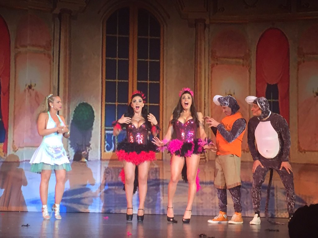 En teatro !!! <a href="/LaWanderslover/">✨WANDERS LOVER✨</a> <a href="/LaSemesienta/">La Semesienta</a> <a href="/TBlanquitaMx/">Teatro Blanquita</a>