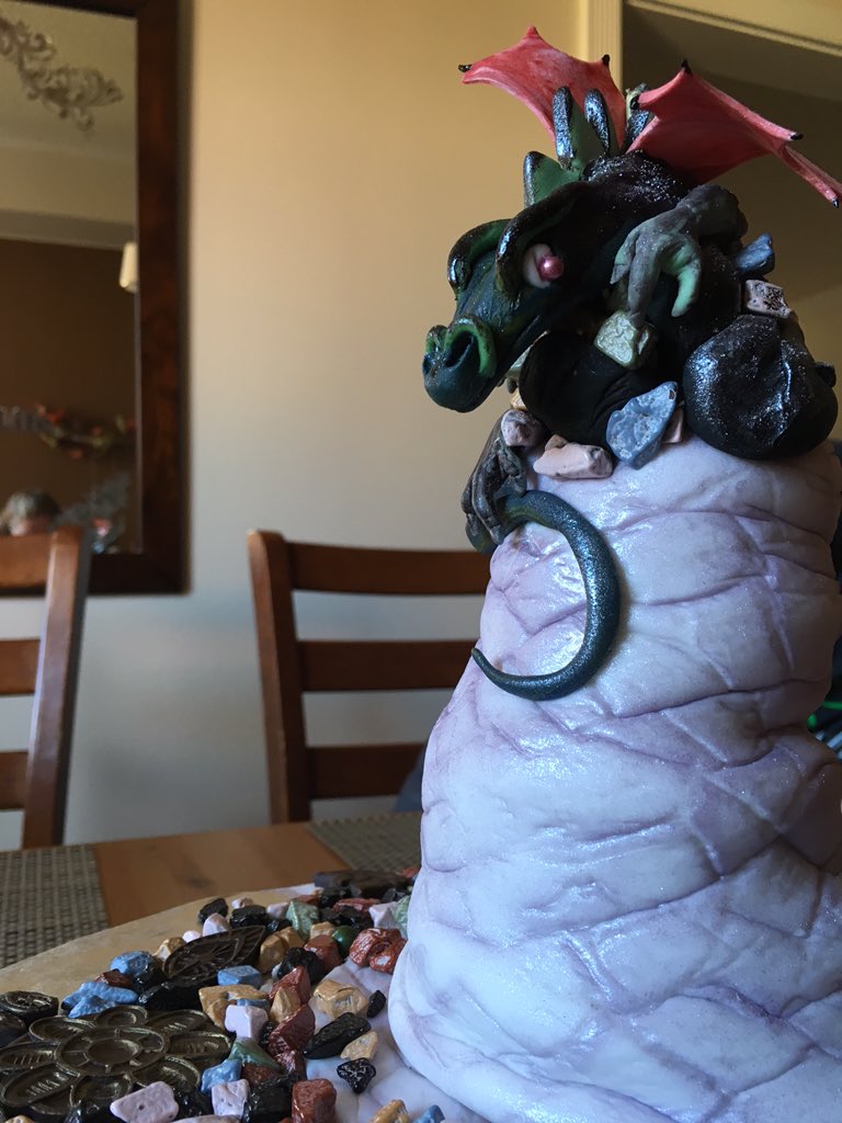 Mhollingsworth3's tweet photo. Another mum cake! She's so talented! #cakeexperiment #cake #dragon for my brother's #birthday https://t.co/KQAAL0tBer