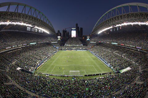 DrizlySeattle's tweet photo. It's cold. It's raining. The @SoundersFC are up 3-0. The conditions are perfect to order drinks through @Drizly! https://t.co/LPwvaJDEmX