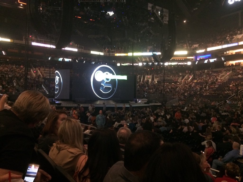 tmoore1220's tweet photo. Here we go!!! #GARTHinPHOENIX https://t.co/9JG6Sx3d8e