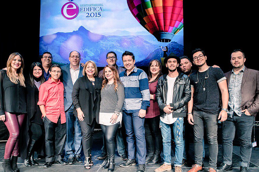 stevecordonr's tweet photo. Al final de #edifica2015 con toda la banda d @JWCmusic y nuestros pastores @PastorFrankJWC y @zaydalopez7 pronto DVD https://t.co/p1H4iyzcOf