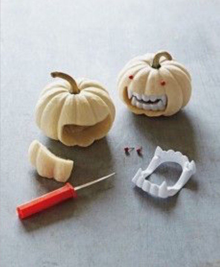 pumpkinbug's tweet photo. Give everything teef this Halloween. #youknowyouwantto https://t.co/7xAE5cWn5W