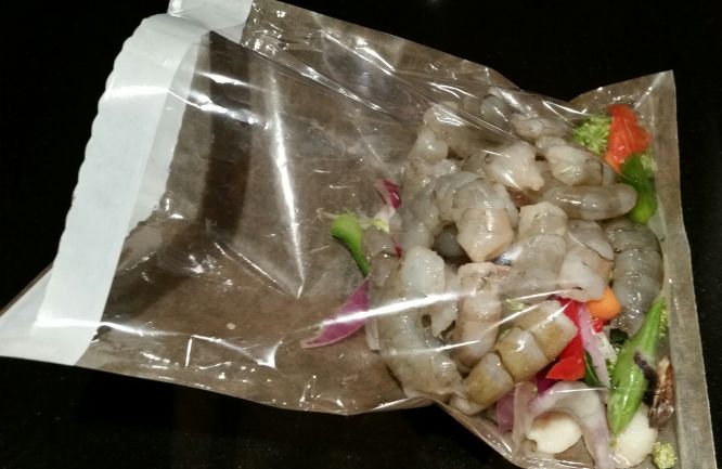 ThinkingCooking's tweet photo. RT @DinnerIsDone: Shrimp and Sunday. They sound good together. Done in 5 minutes #ReadyChefGo #CookBags #DinnerReady https://t.co/kHu0fFbIp2