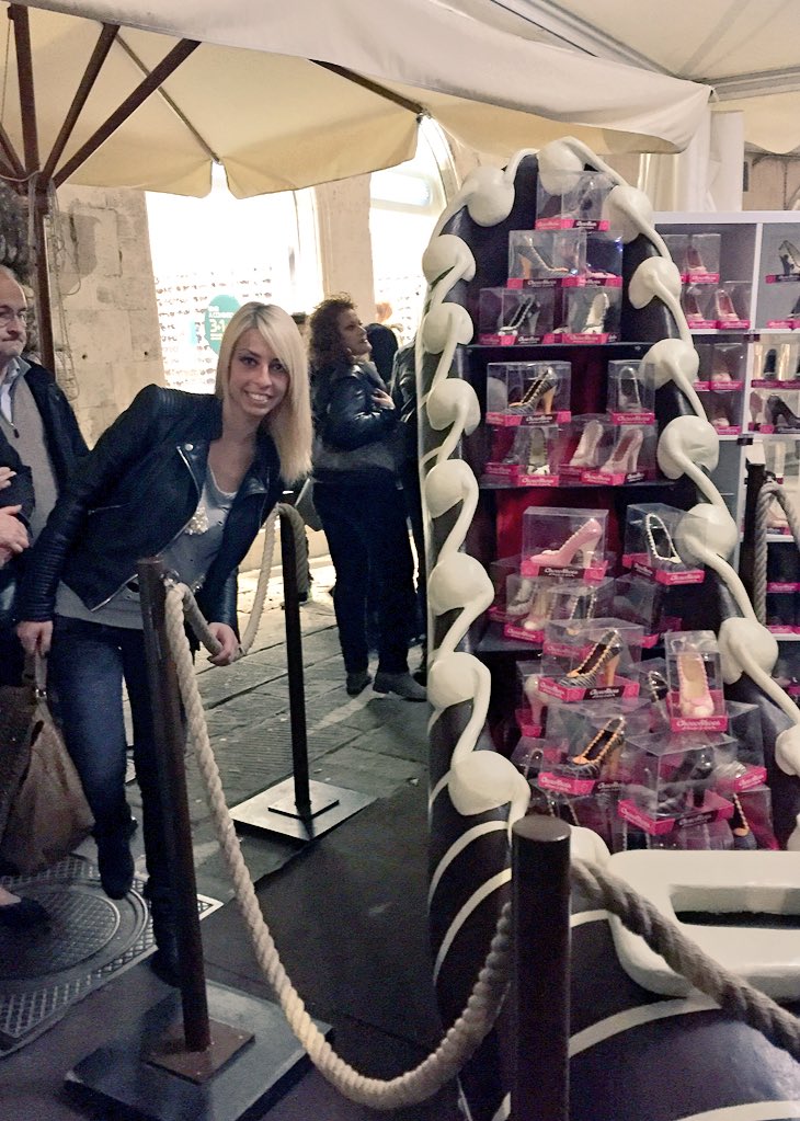 ale88badgirl's tweet photo. #Eurochocolate #MustaChoc #ChocoShoes #Seratadigola 👠😋🍫 https://t.co/nz5TudwlqB