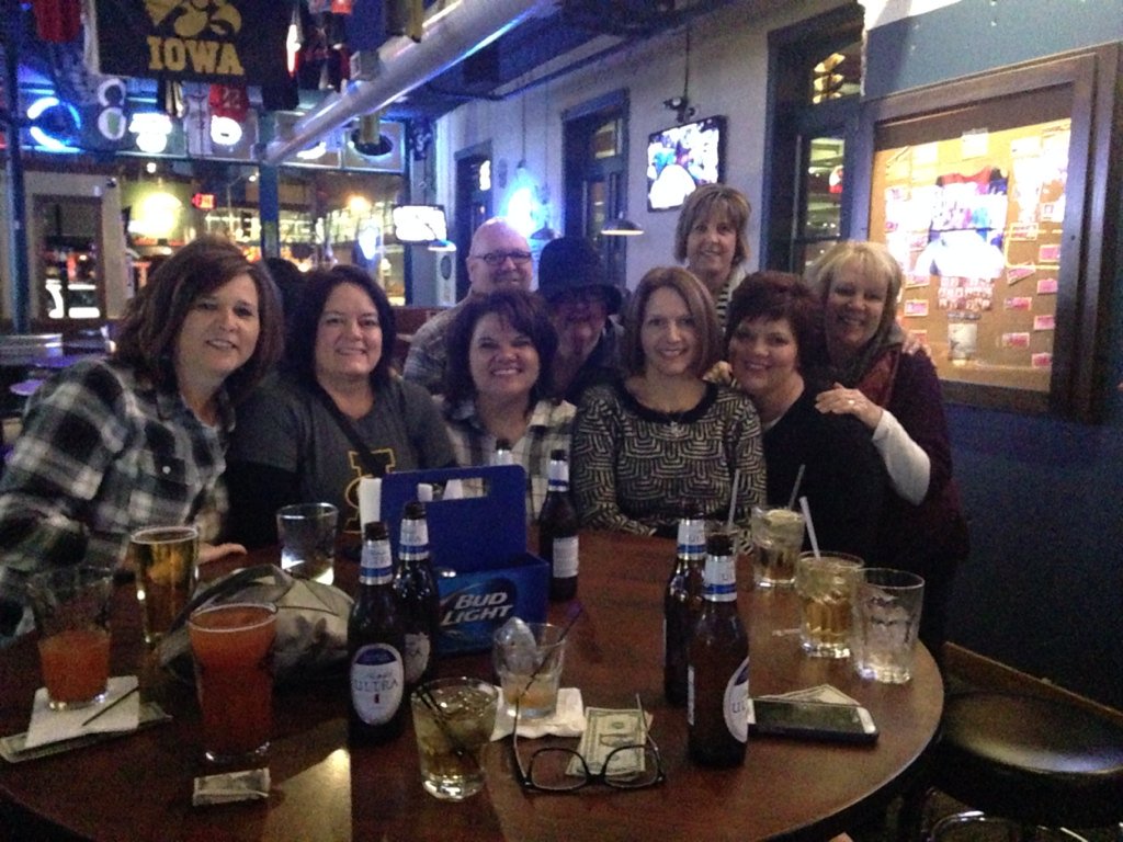 RobinMenster's tweet photo. Sunday Funday @DebraPauly @monicajblake #johnnyhalloffame #lastnightoffun https://t.co/OiKBJPovVK
