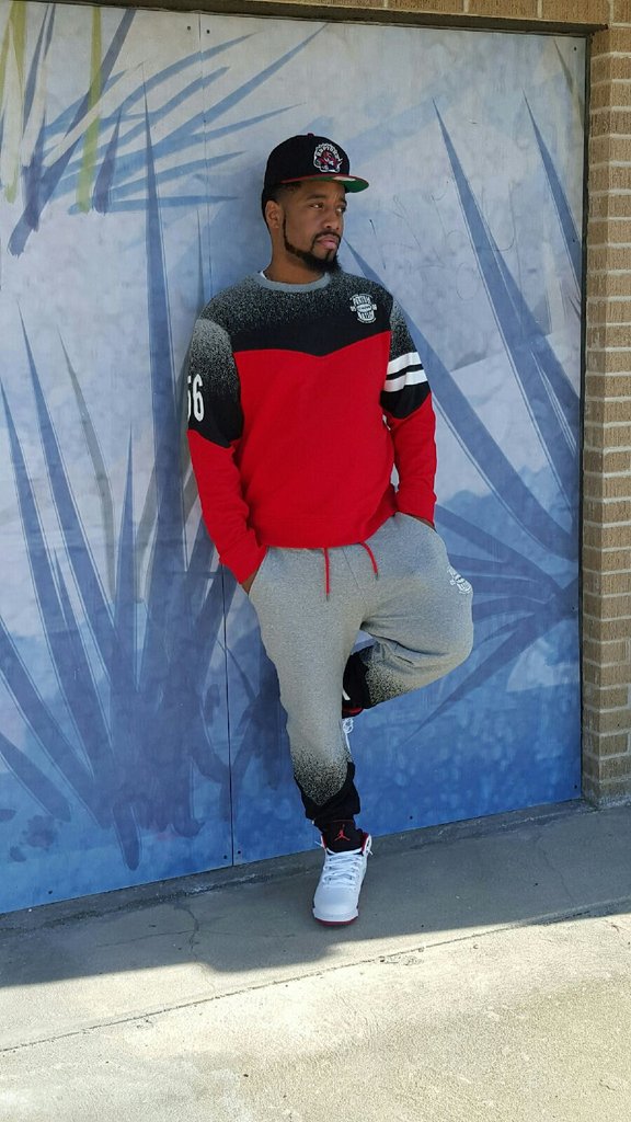 RDroppin's tweet photo. @SoleSickness #altanticcity #birthdayboy #parishnation #firered5 @SneakerNews @nikestore @nicekicks https://t.co/VWX06PrMpR