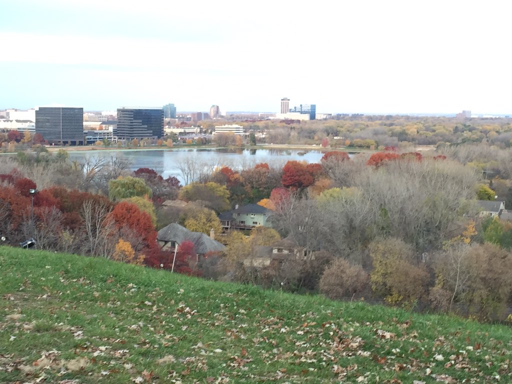 BelindaJensenMN's tweet photo. Beautiful hues this evening at @threeriverspark @hylandski #amazingfall https://t.co/rzgNB2854o