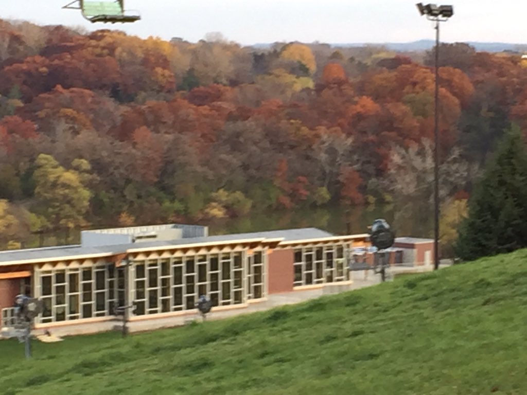 BelindaJensenMN's tweet photo. Beautiful hues this evening at @threeriverspark @hylandski #amazingfall https://t.co/rzgNB2854o