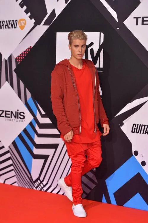 justinsrrauhl's tweet photo. BYE 1D HELLO JUSTIN https://t.co/EX3JYW2GAa