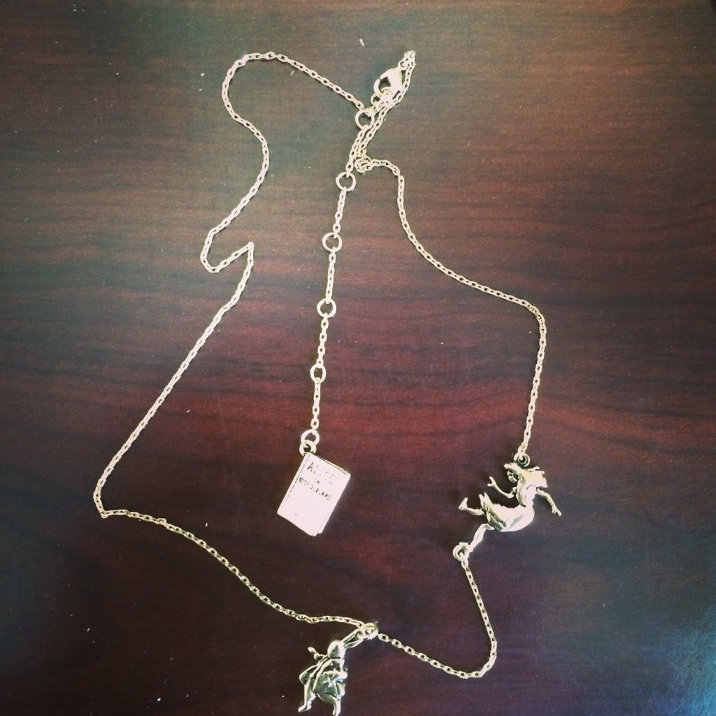 MarianLiberryan's tweet photo. Day 45 GreatCity|GreatRead Alice in chain Rabbithole @OutofPrintTees @KCLibrary #alicekc #alice150 @MCPLMO https://t.co/hiS5tikyC4