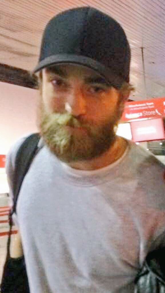 socalmom2four's tweet photo. #OctoberRob #TLCOZ #HenryRob #beardyRob https://t.co/drgNjR4M80