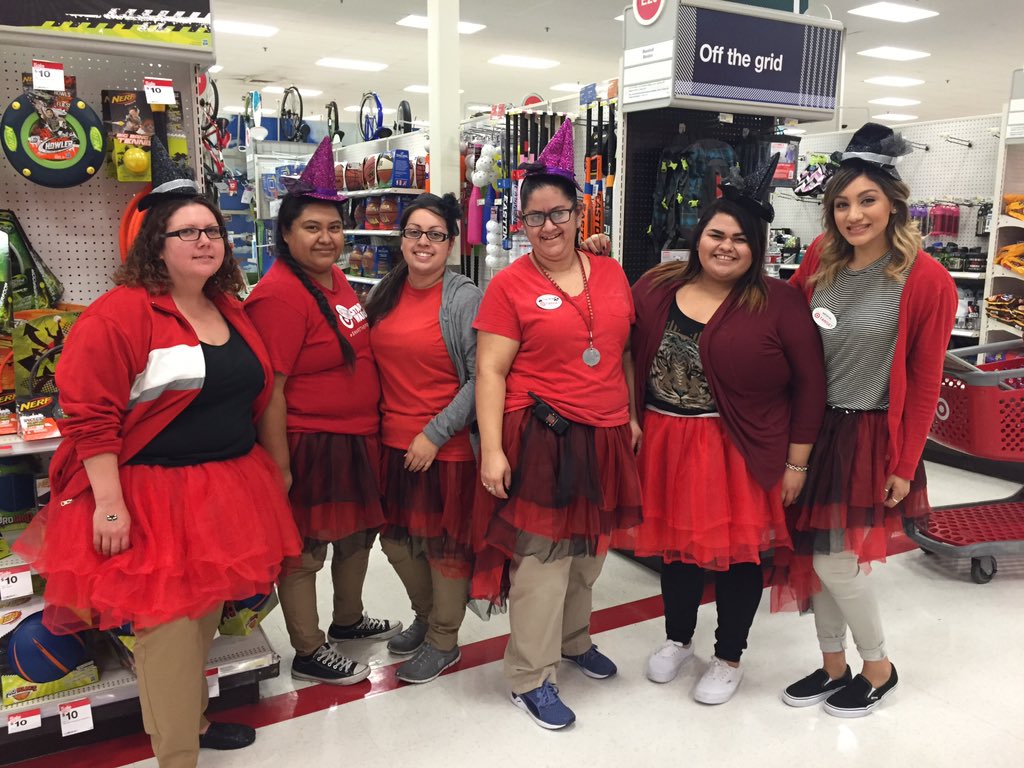 MeredithlLewis's tweet photo. We're ready for our Spooktacular event! 🎃🎃 #T0230 🍊🎯 https://t.co/E0QS7N1XUT