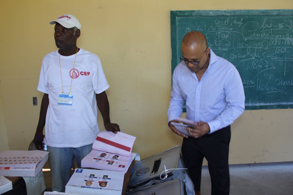 steevekhawly10's tweet photo. Mwen te rampli devwa sivik mwen nan Lycée Benoit Batraville nan Laboule 13. #TravayTravayTravay #Election #Haiti https://t.co/PUaXHeC5BK