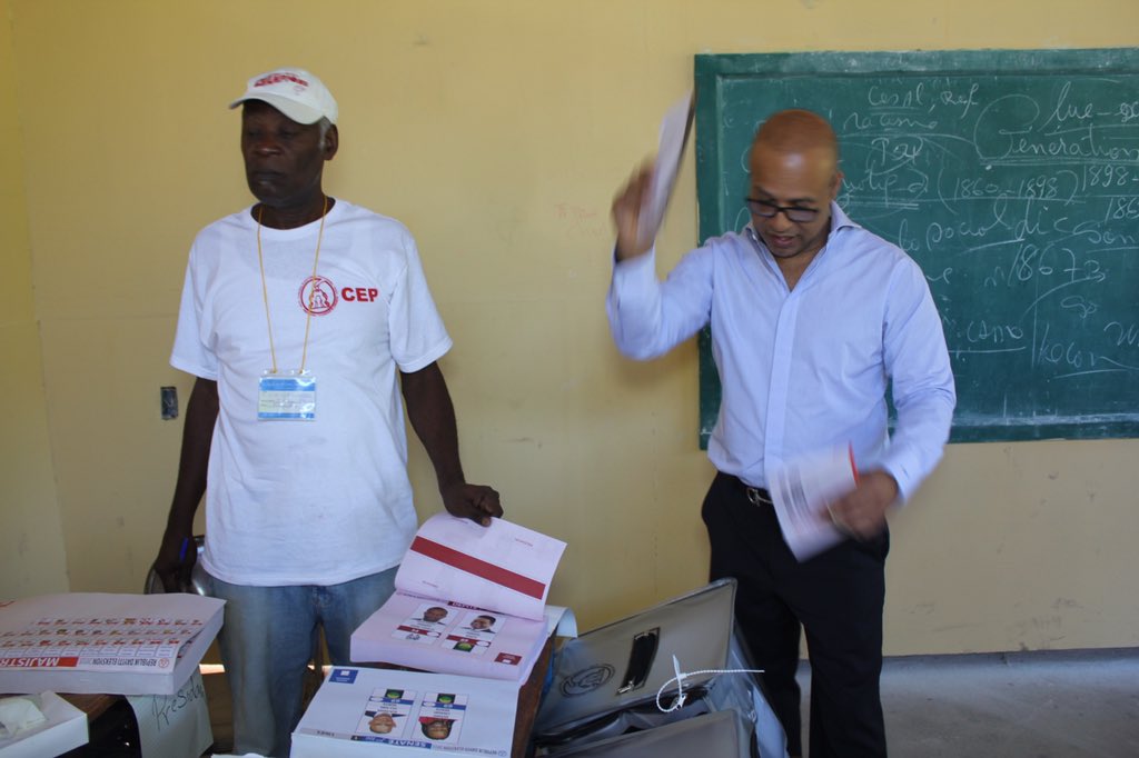 steevekhawly10's tweet photo. Mwen te rampli devwa sivik mwen nan Lycée Benoit Batraville nan Laboule 13. #TravayTravayTravay #Election #Haiti https://t.co/PUaXHeC5BK